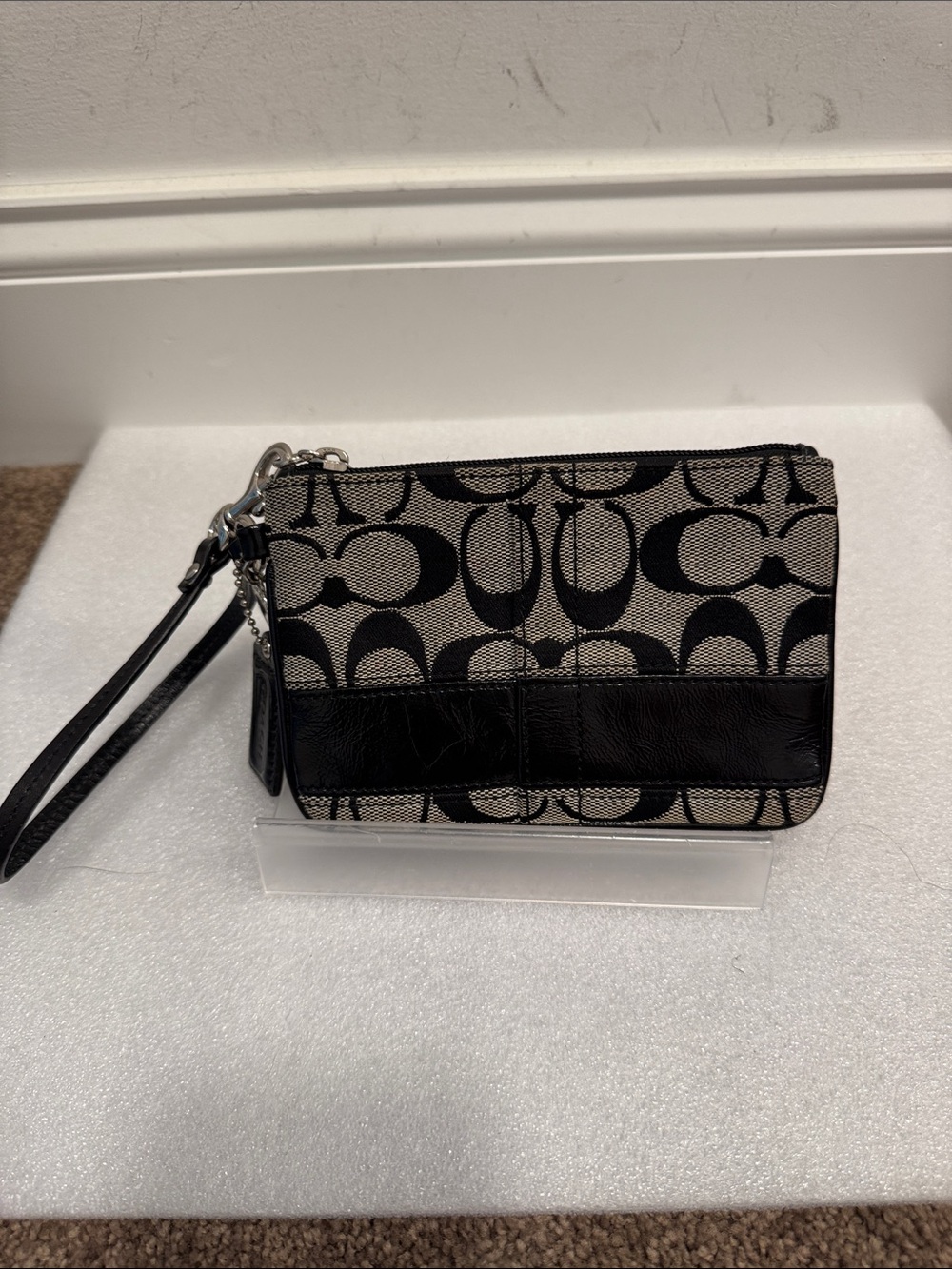 Coach signature logo legacy interior wristlet wallet with hangtag